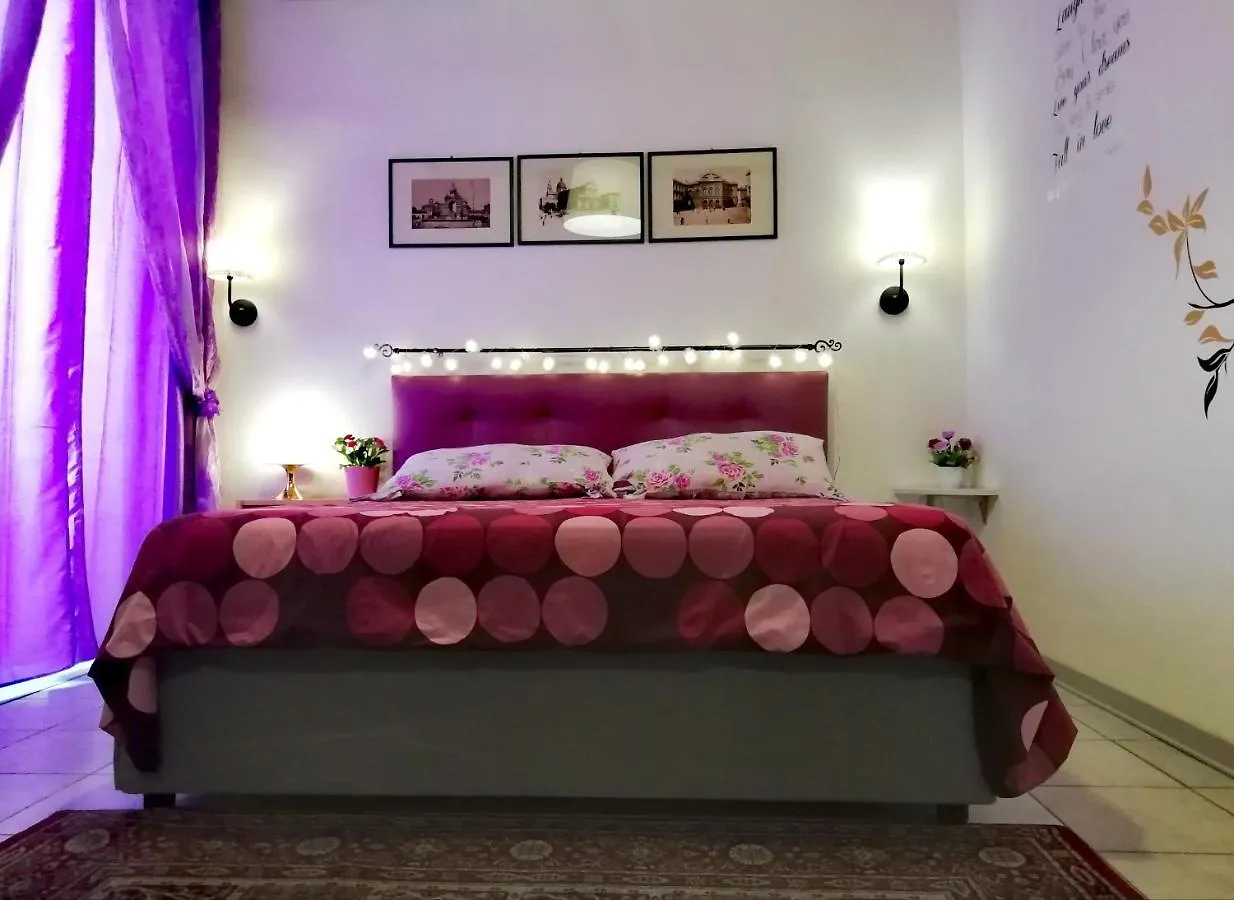 Bed and Breakfast A Casa Di Amici Катания Италия